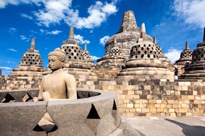 Candi borobudur merupakan peninggalan dinasti