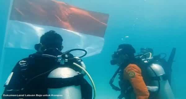 Merah Putih Berkibar di Bawah Laut