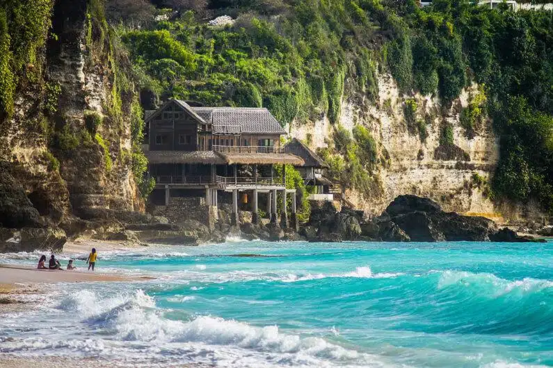 Pantai Bingin Pura Luhur Uluwatu