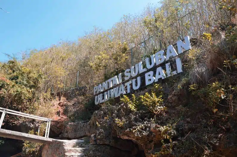 Pantai-Suluban-Uluwatu