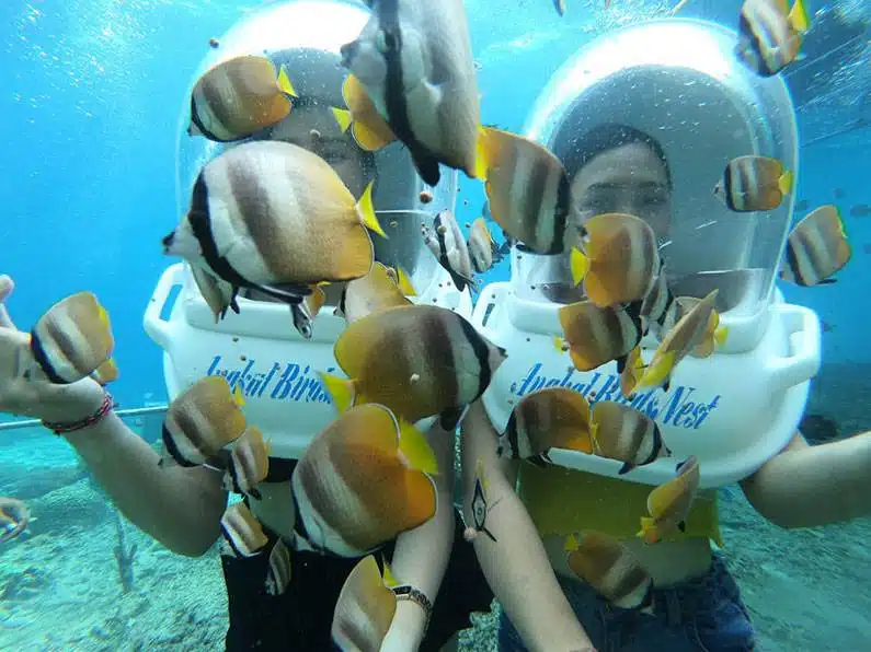 Sea Walker angkal Watersport Penida Untuk Keluarga