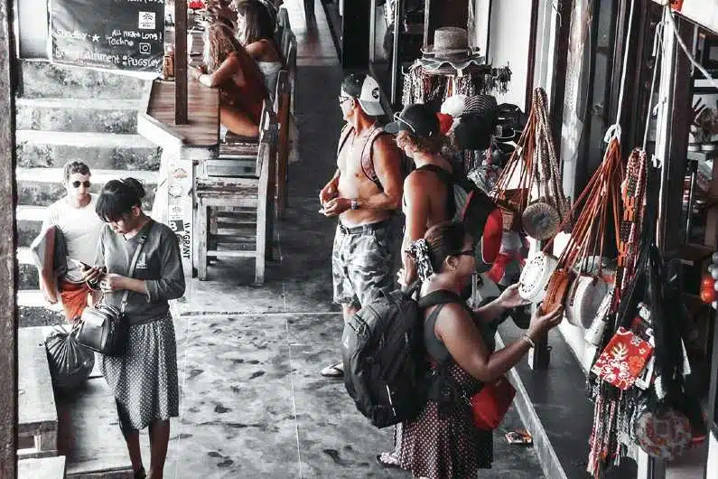 Toko Oleh-Oleh Suluban