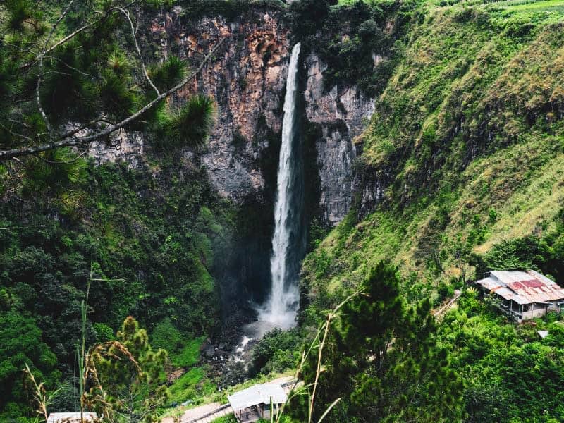 air terjun sipiso-piso