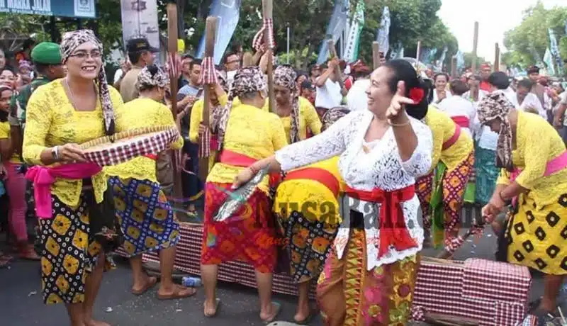 buleleng-tradisi-ngoncang