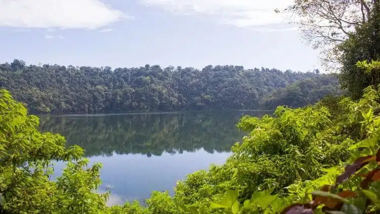 danau tamblingan bali