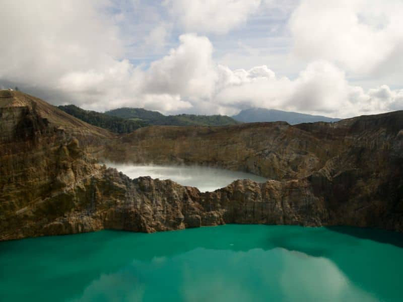 keindahan danau kelimutu flores