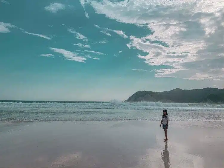 keindahan wisata pantai tarimbang