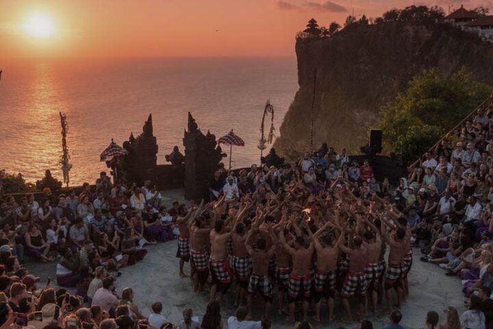 list nonton kecak di bali