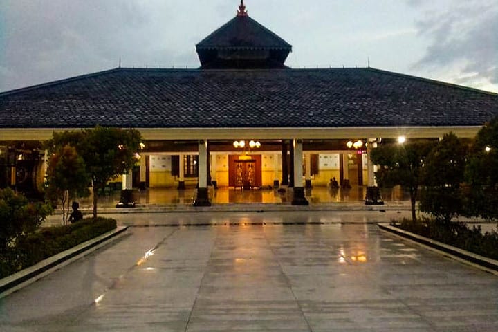 masjid paling bersejarah di indonesia