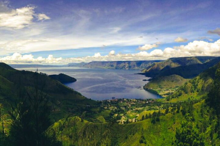 mitos menarik danau toba
