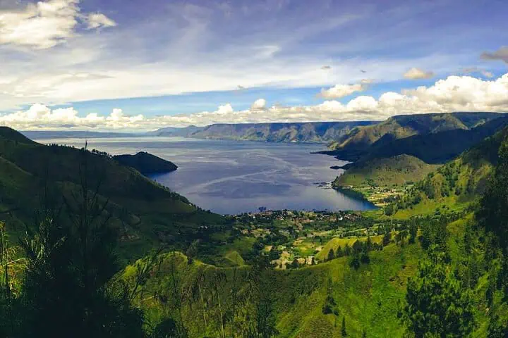 mitos menarik danau toba
