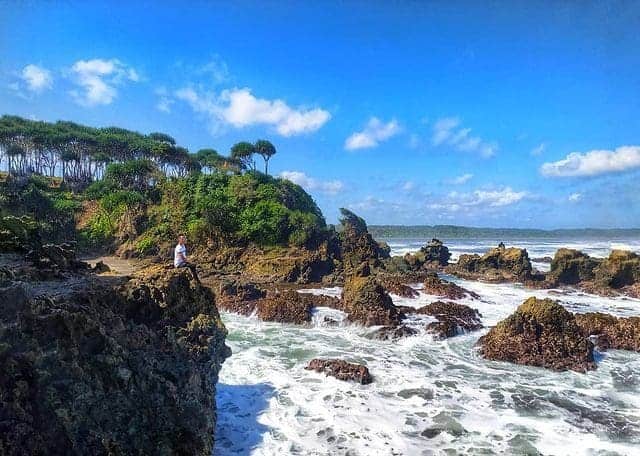 pantai karang tawulan tasikmalaya