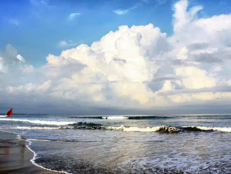 pantai legian bali