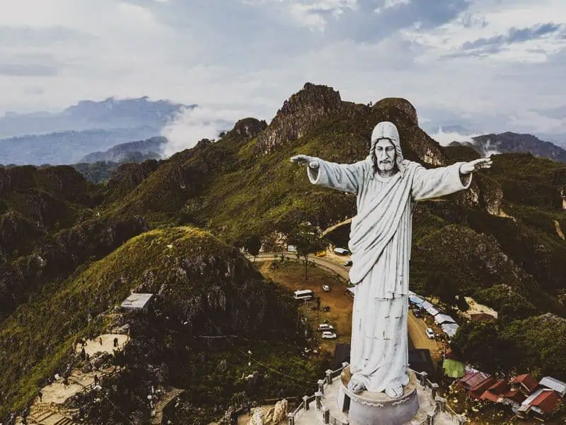 patung yesus terbesar indonesia
