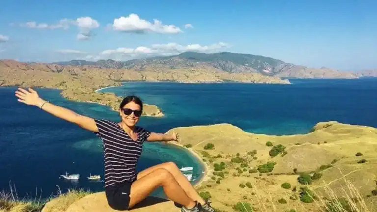 pesona keindahan gili bola