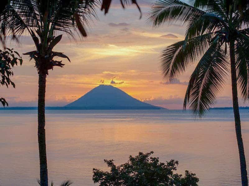 pulau siladen untuk melihat lumba-lumba