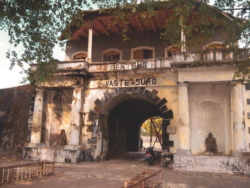 sejarah benteng vastenburg
