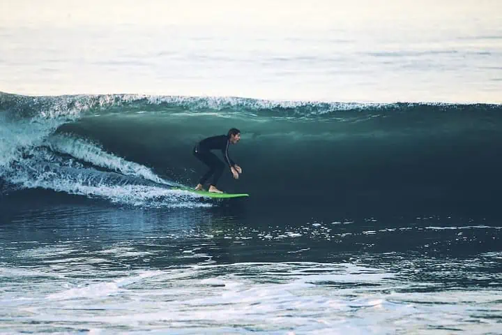 tempat surfing di mandalika