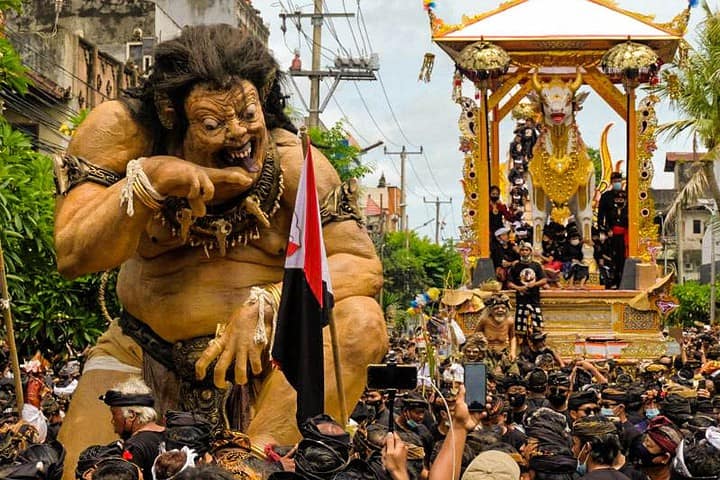 upacara adat di indonesia