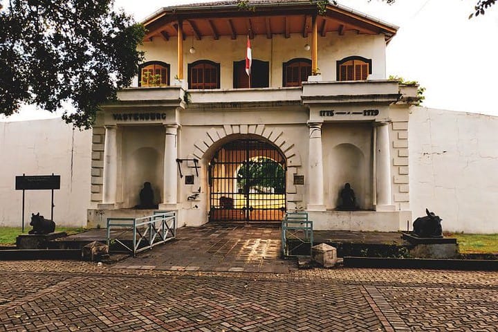 wisata sejarah benteng vastenburg
